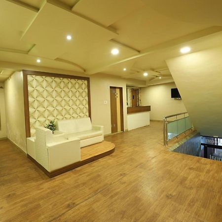 Hotel Loyal Residency Dzsámnagar Kültér fotó