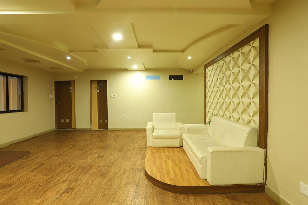 Hotel Loyal Residency Dzsámnagar Kültér fotó
