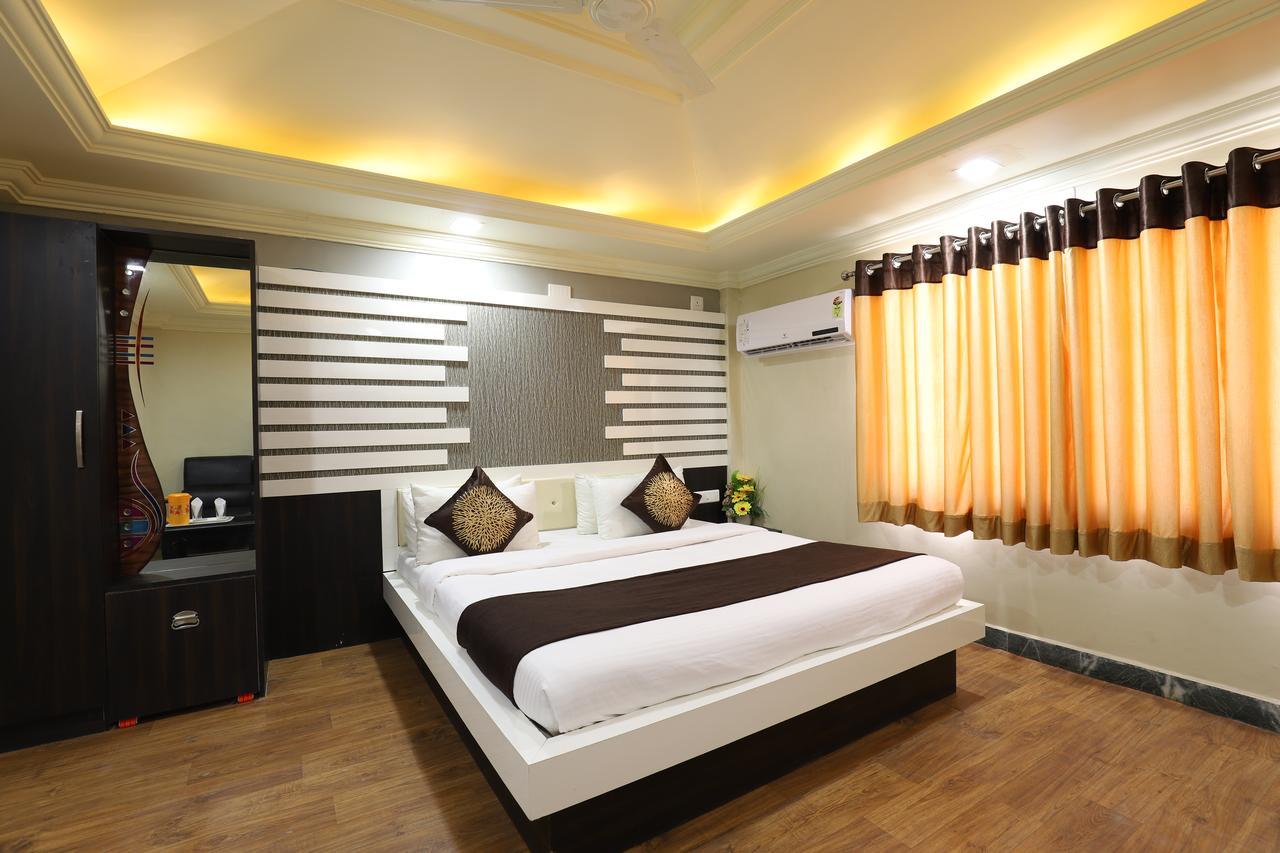Hotel Loyal Residency Dzsámnagar Kültér fotó