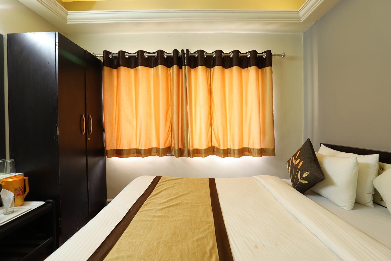 Hotel Loyal Residency Dzsámnagar Kültér fotó