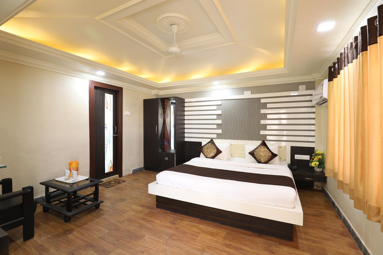 Hotel Loyal Residency Dzsámnagar Kültér fotó