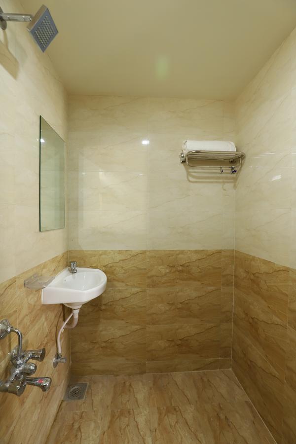 Hotel Loyal Residency Dzsámnagar Kültér fotó