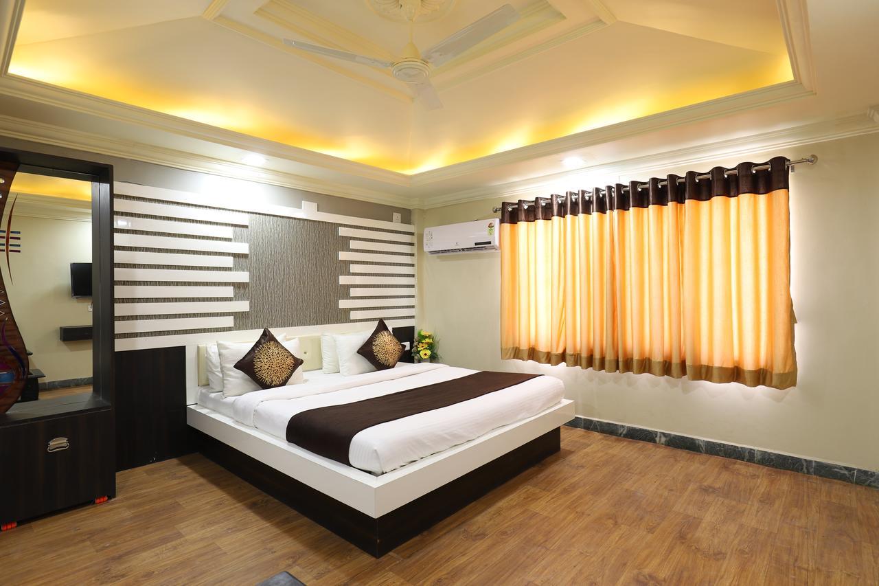 Hotel Loyal Residency Dzsámnagar Kültér fotó