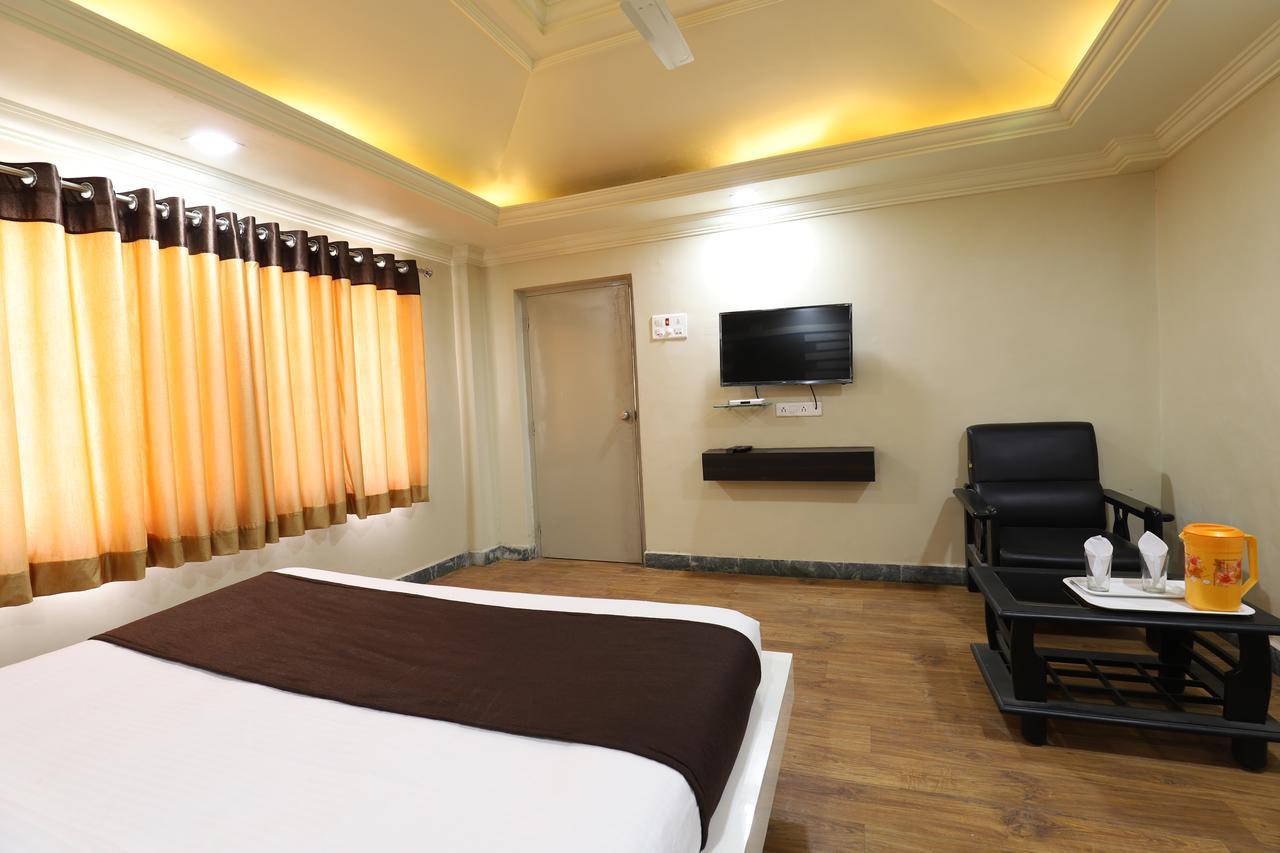 Hotel Loyal Residency Dzsámnagar Kültér fotó