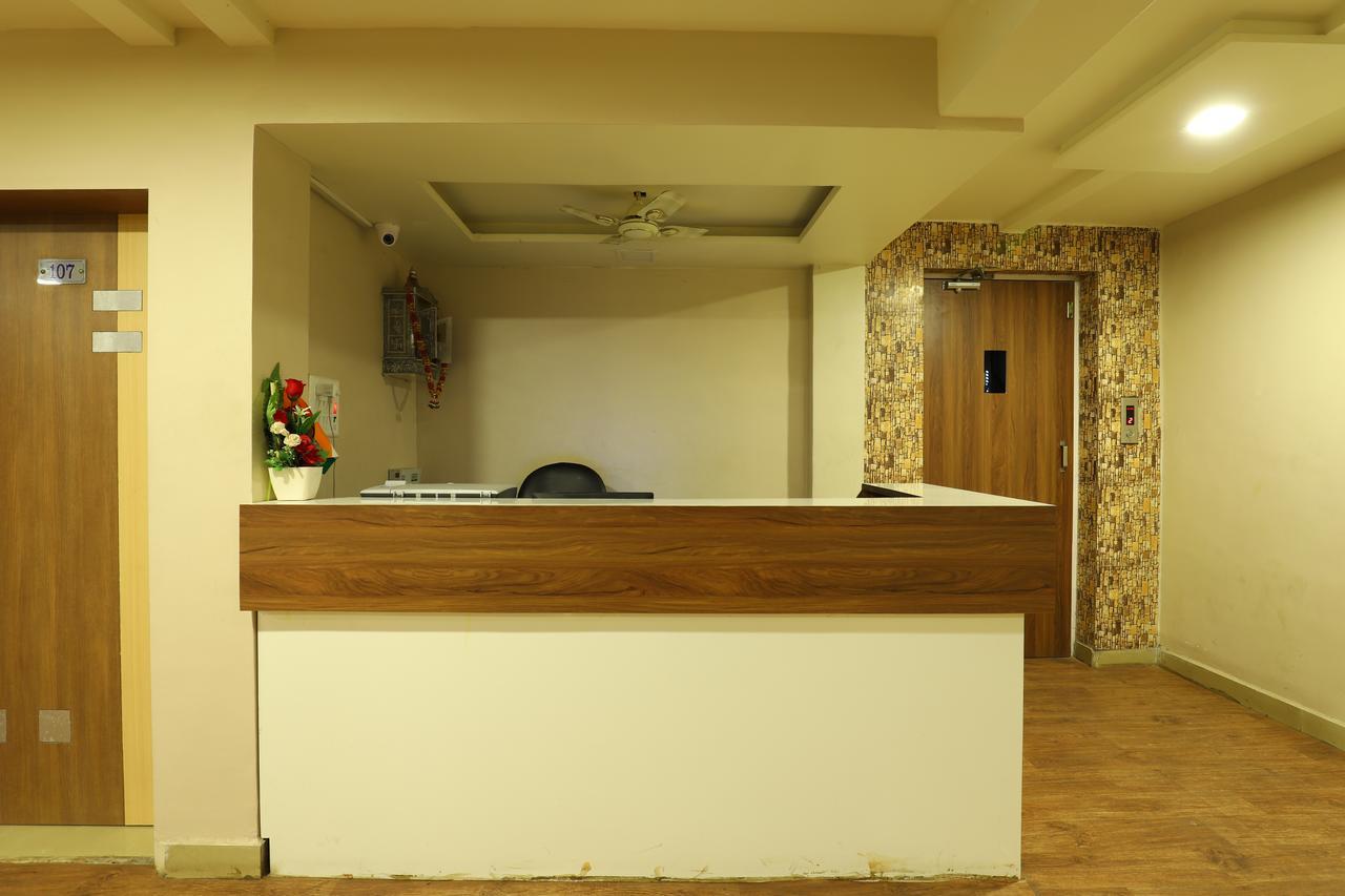 Hotel Loyal Residency Dzsámnagar Kültér fotó