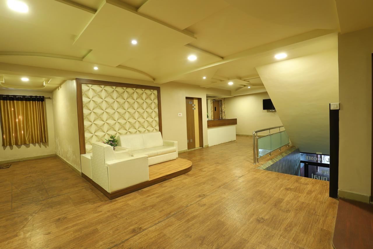 Hotel Loyal Residency Dzsámnagar Kültér fotó