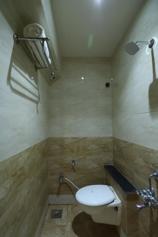 Hotel Loyal Residency Dzsámnagar Kültér fotó