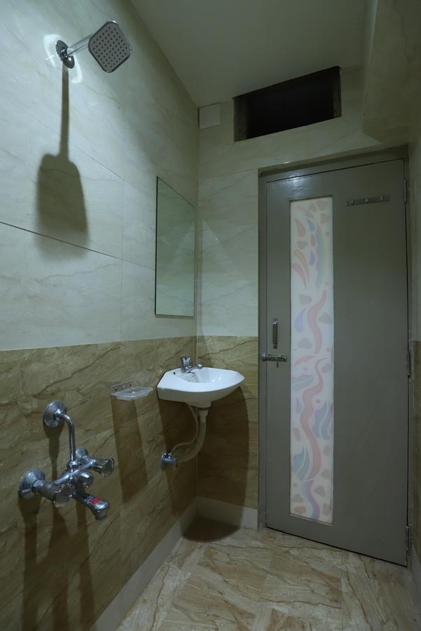Hotel Loyal Residency Dzsámnagar Kültér fotó