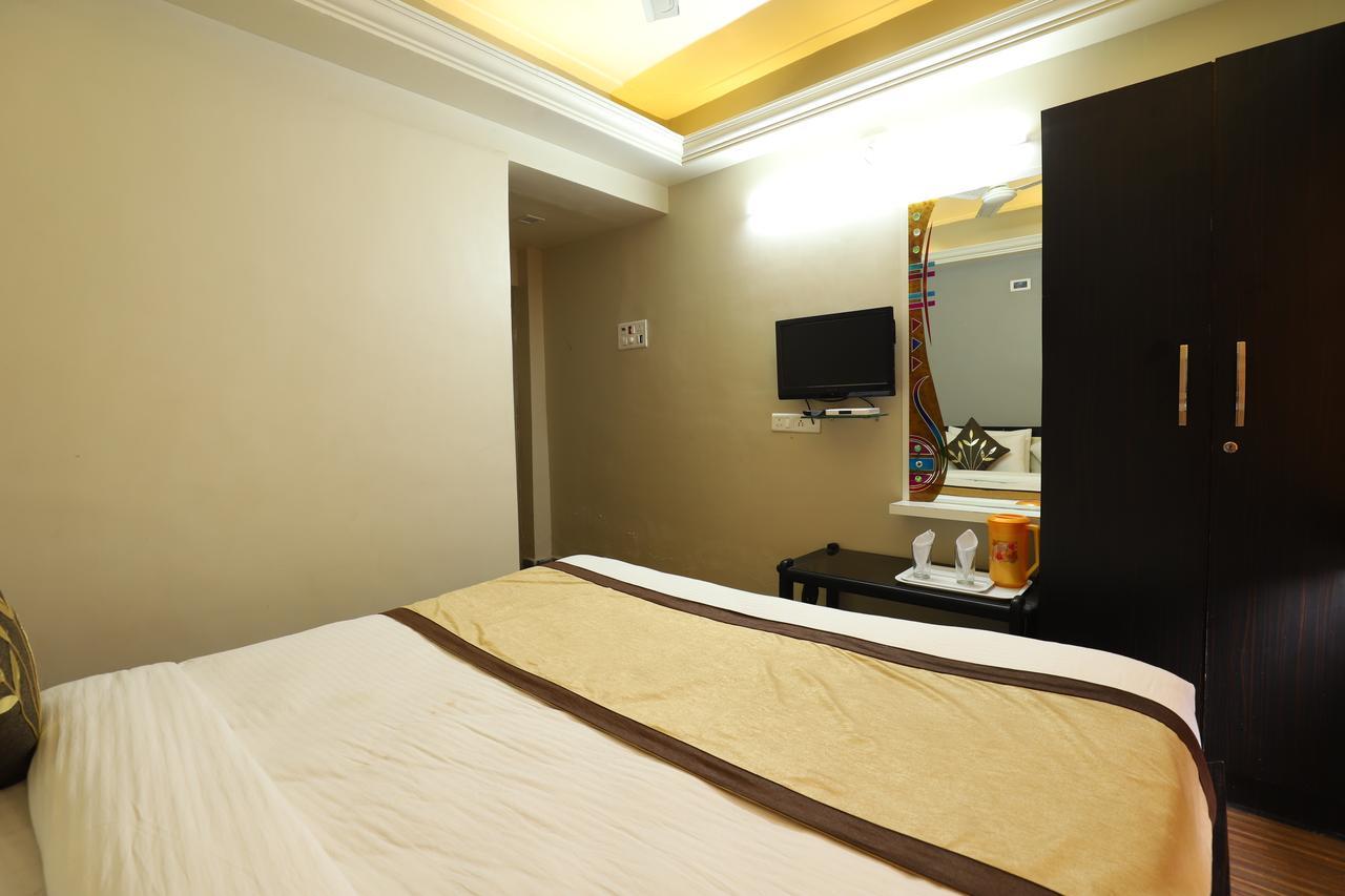 Hotel Loyal Residency Dzsámnagar Kültér fotó