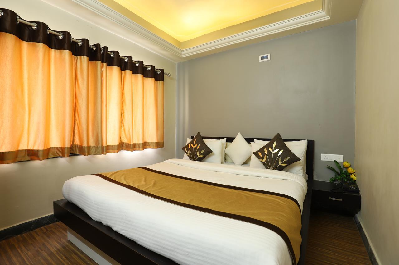 Hotel Loyal Residency Dzsámnagar Kültér fotó