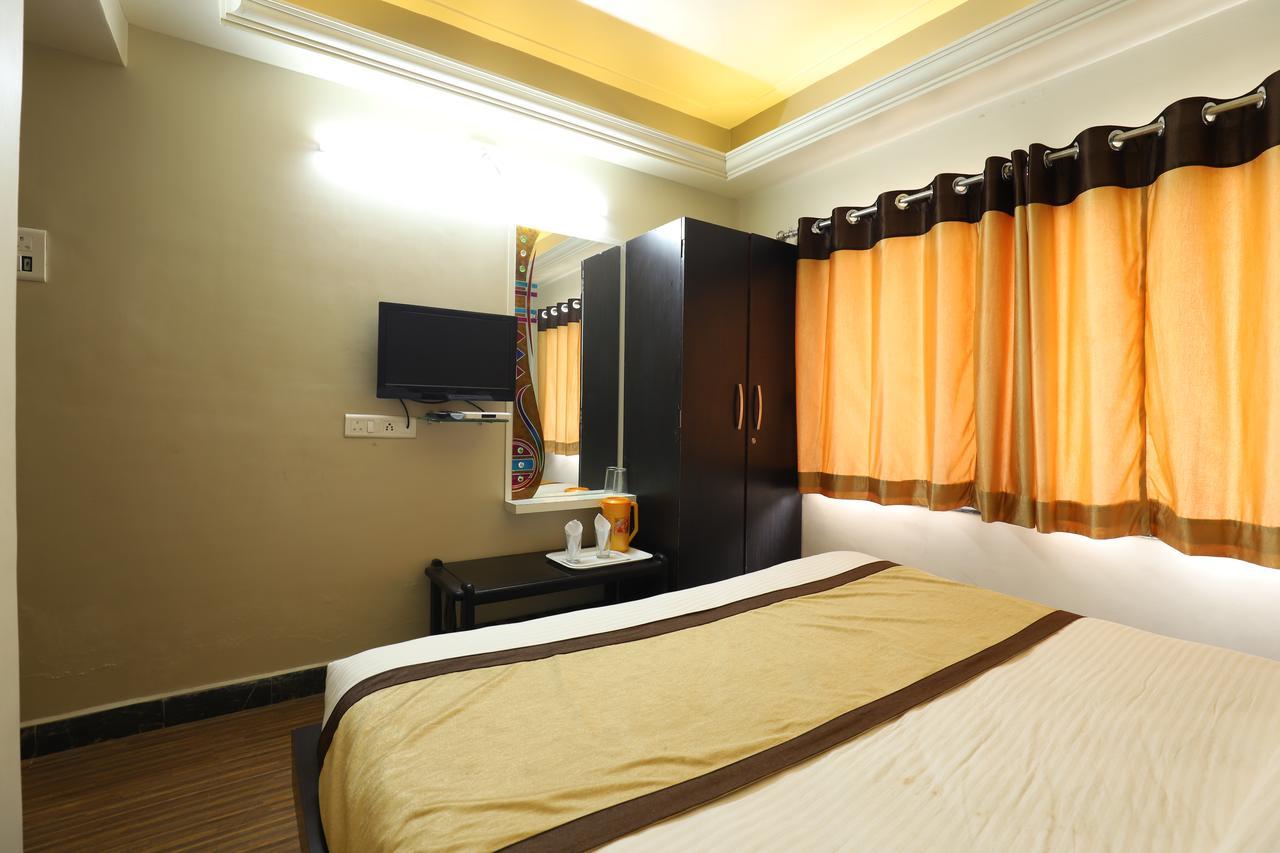 Hotel Loyal Residency Dzsámnagar Kültér fotó